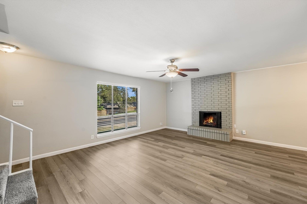 1813 Woodland Ave - Photo 3
