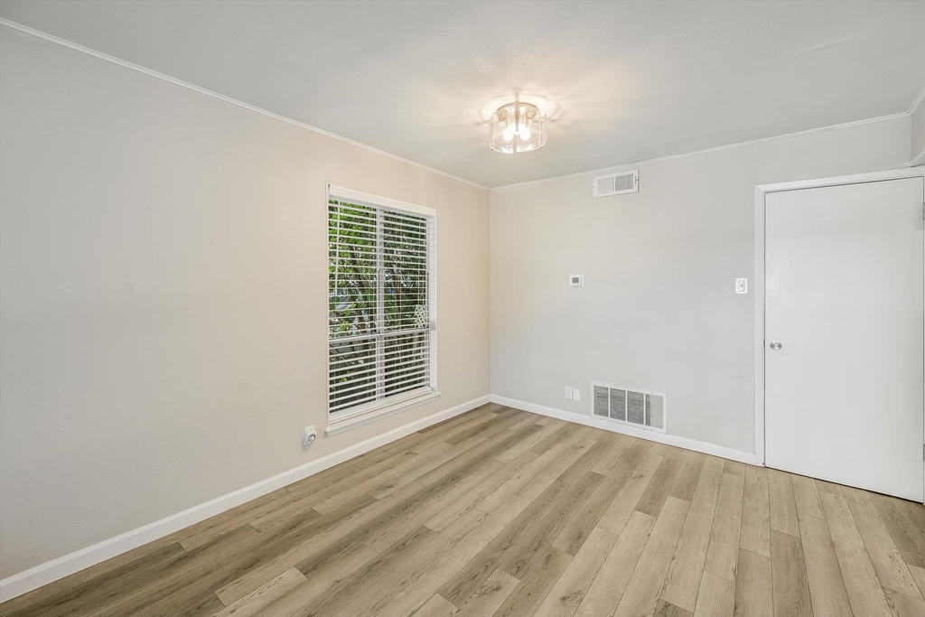 1813 Woodland Ave - Photo 8