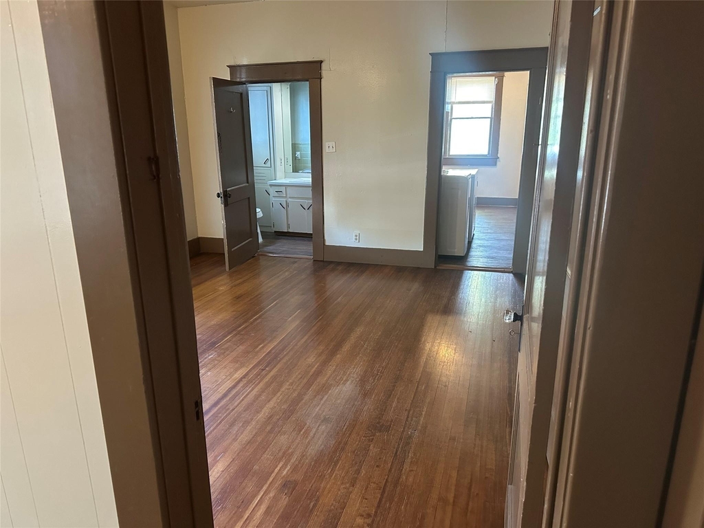 610 W Odell St - Photo 5
