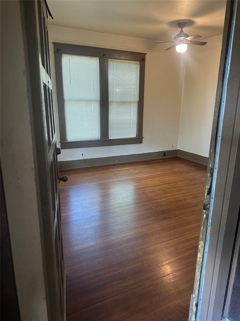 610 W Odell St - Photo 2