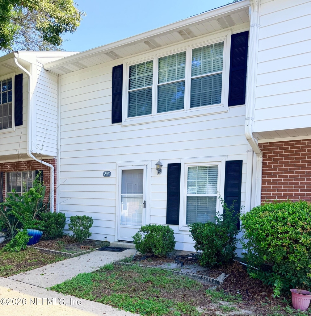 207 Kettering Court - Photo 0