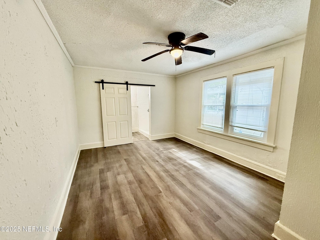 1130 E 16th Street - Photo 5