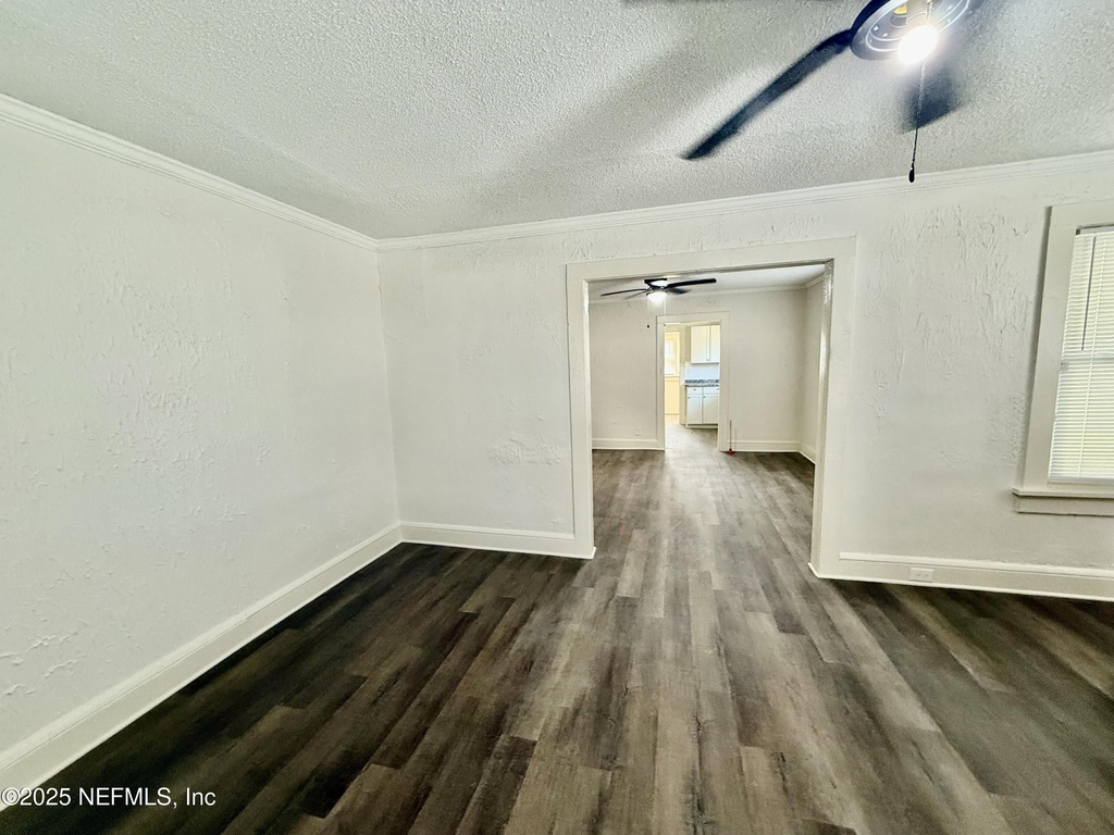 1130 E 16th Street - Photo 9