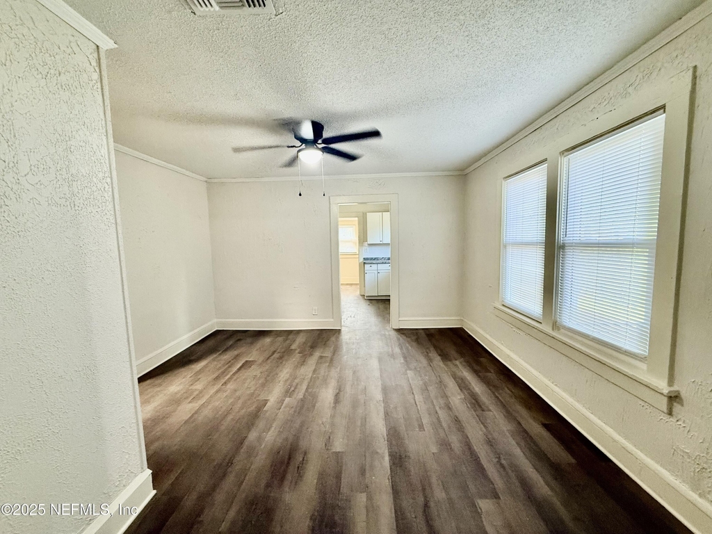 1130 E 16th Street - Photo 6
