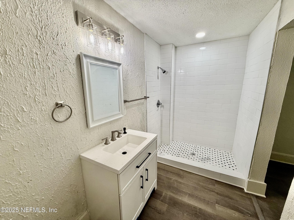 1130 E 16th Street - Photo 3