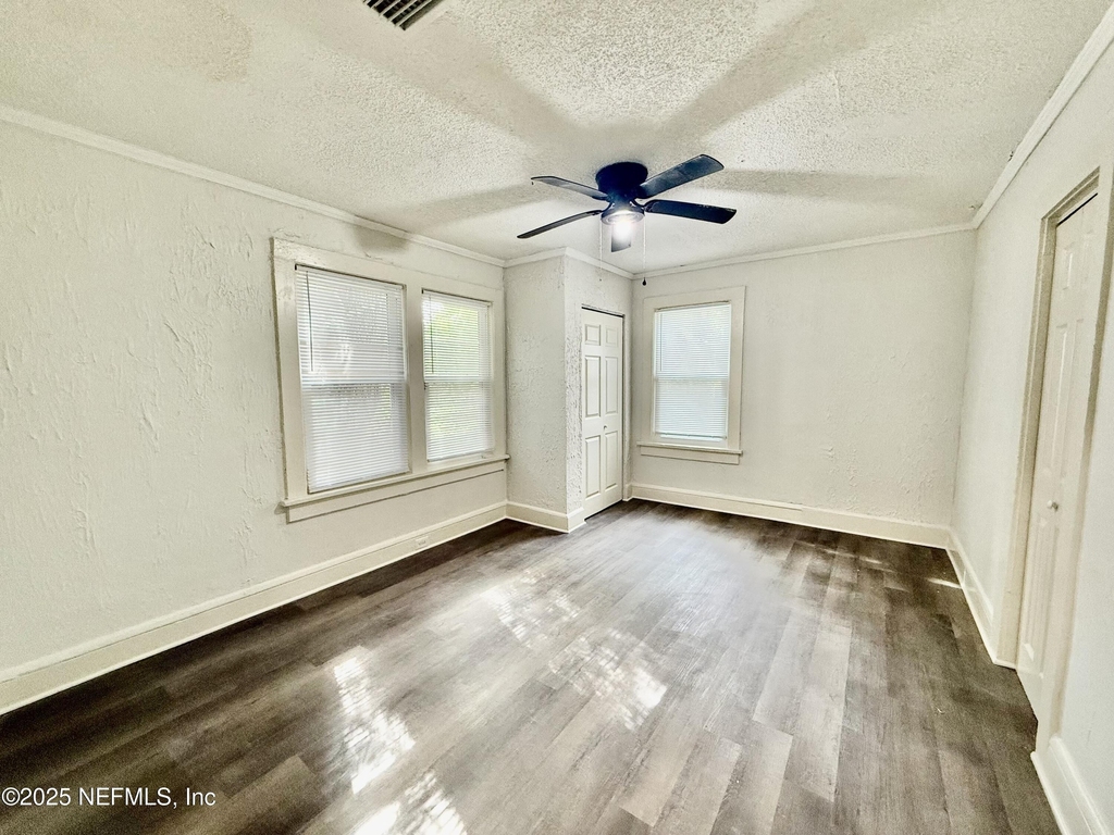 1130 E 16th Street - Photo 8