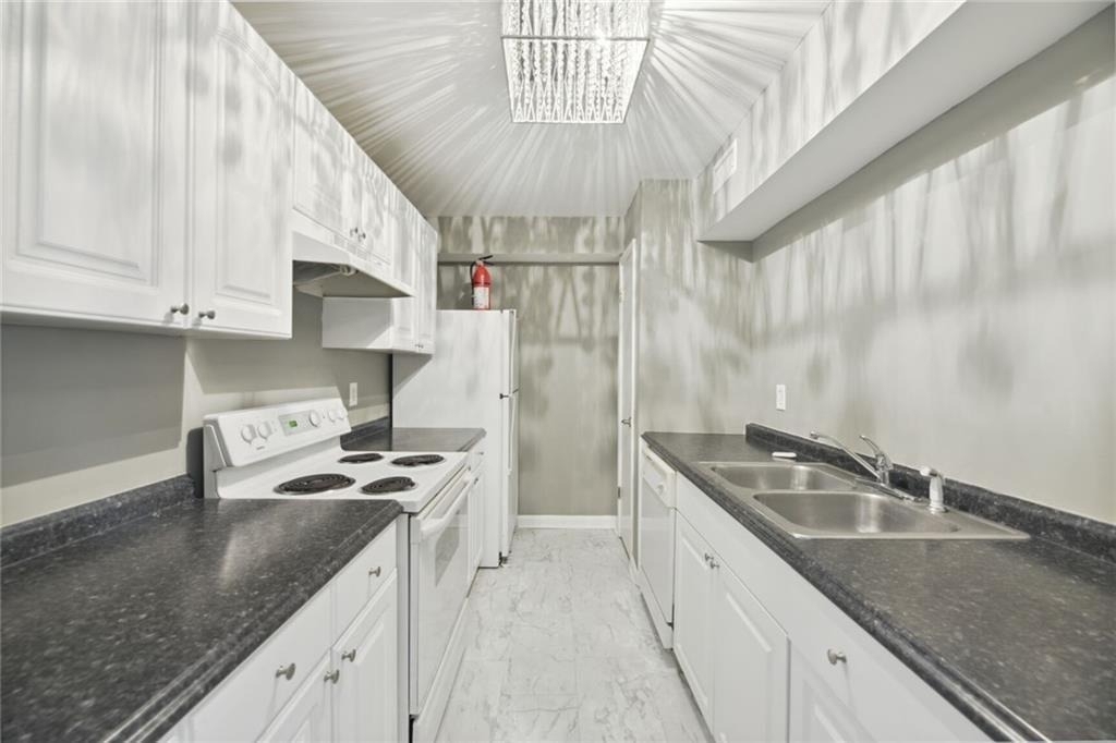3091 Colonial Way - Photo 3