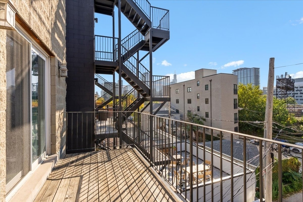 1369 W Hubbard Street - Photo 7