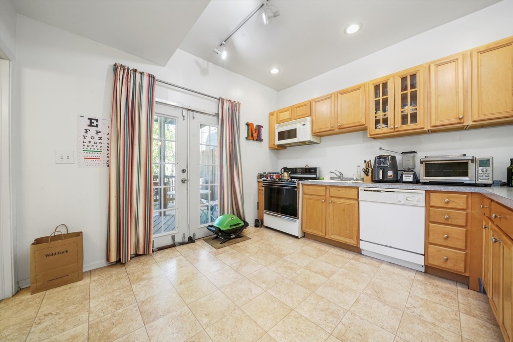 1728 N Campbell Avenue - Photo 7