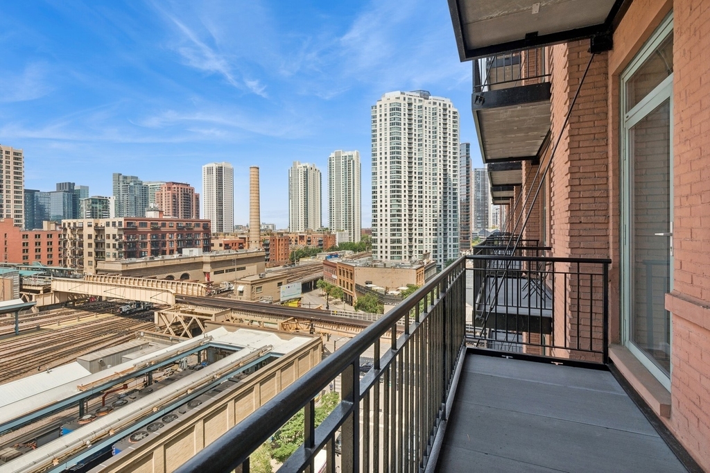 165 N Canal Street - Photo 16
