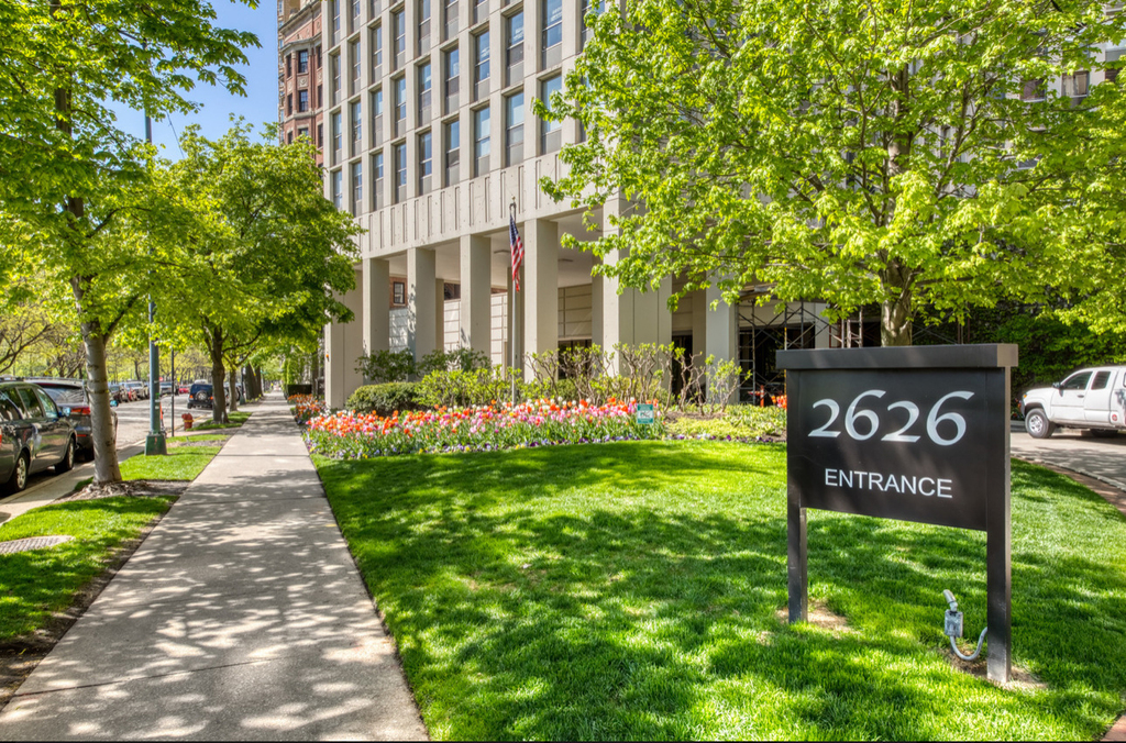 2626 N Lakeview Avenue - Photo 1