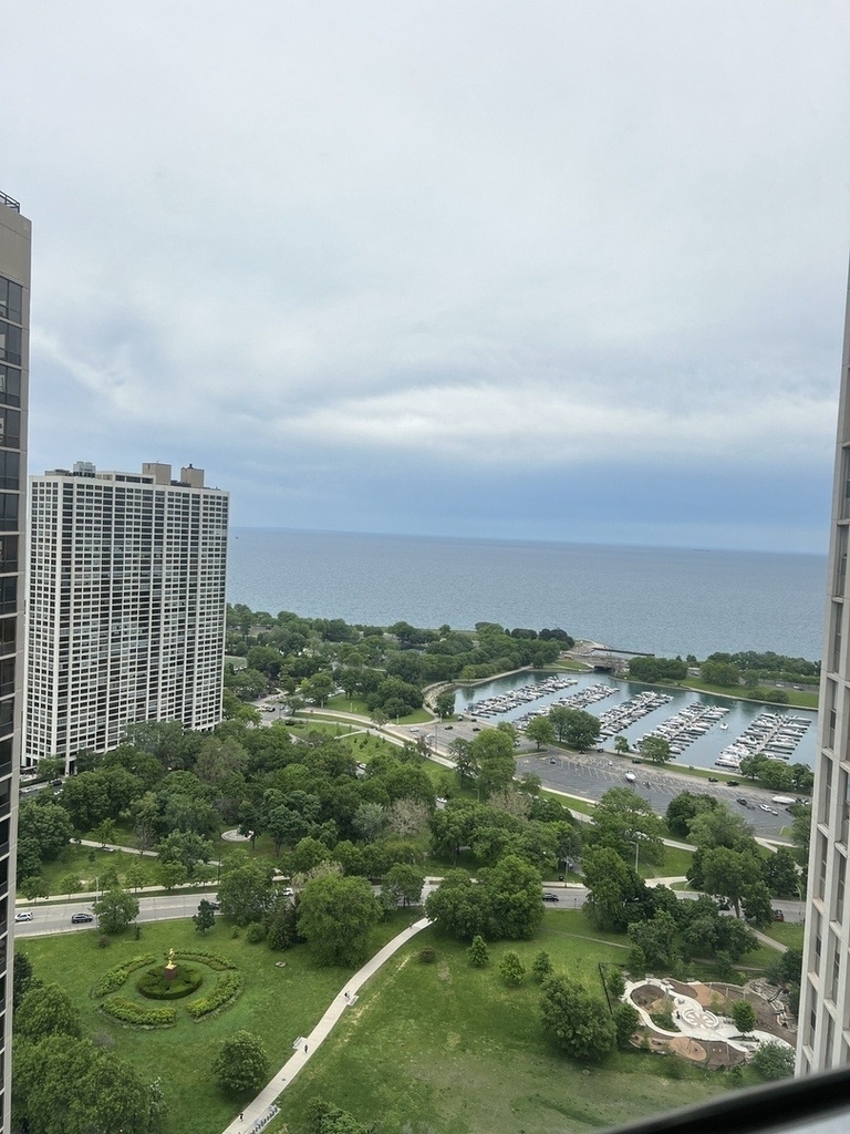 2626 N Lakeview Avenue - Photo 13