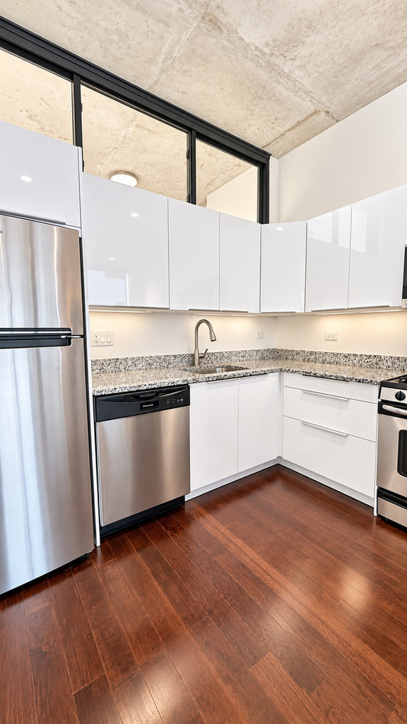 235 W Van Buren Street - Photo 11