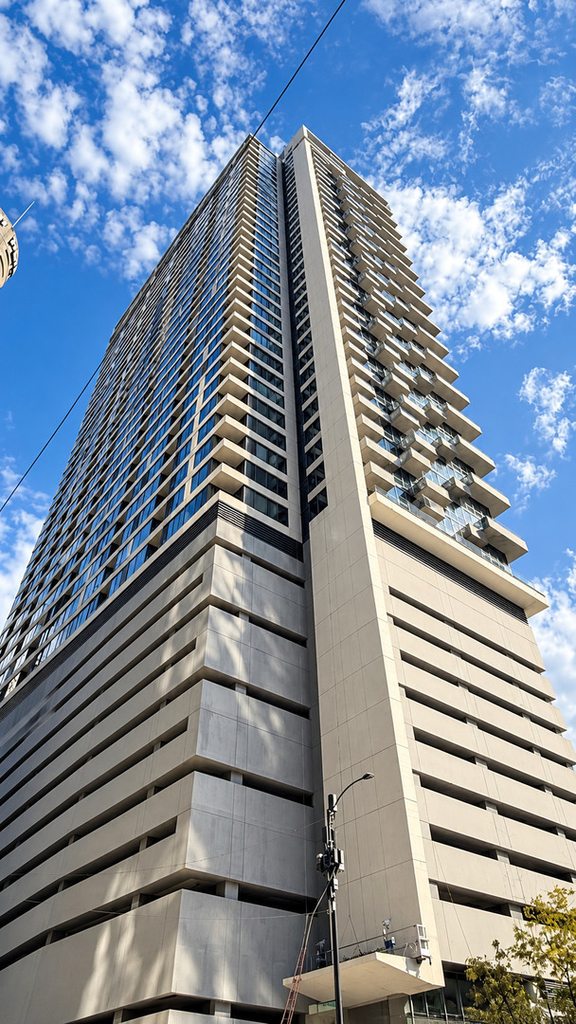 235 W Van Buren Street - Photo 0