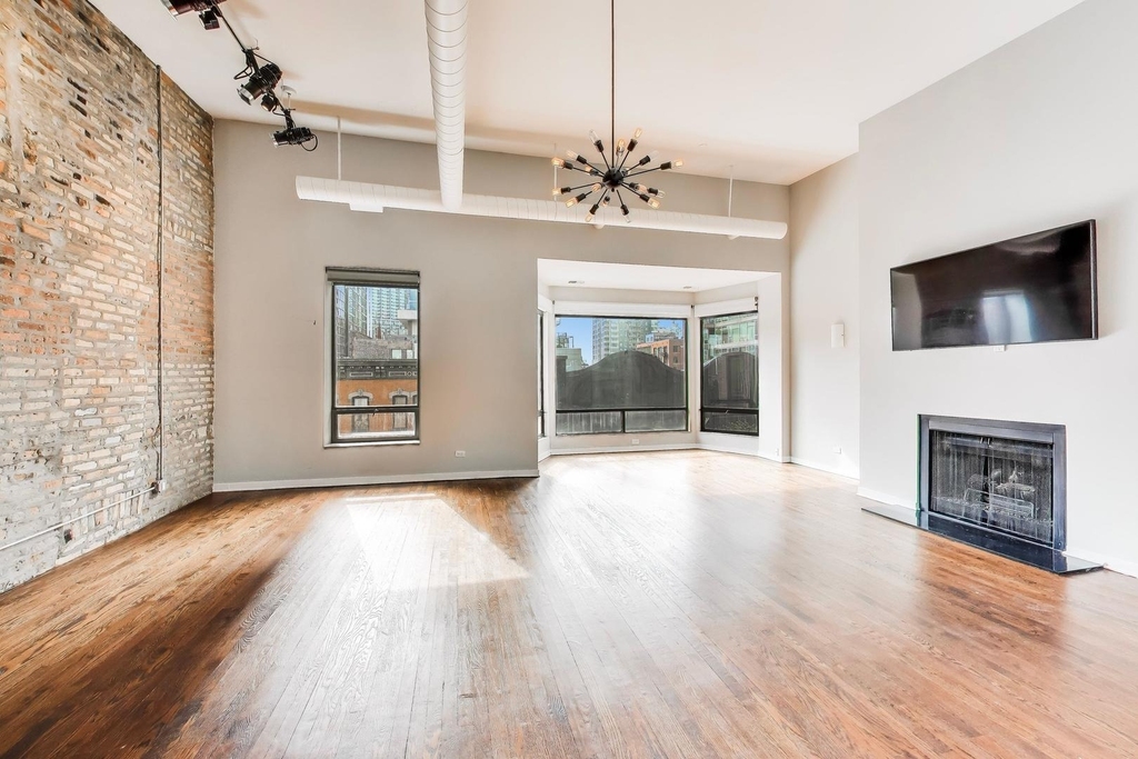 503 N Wells Street - Photo 2