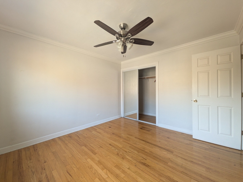 2704 W Lunt Avenue - Photo 9