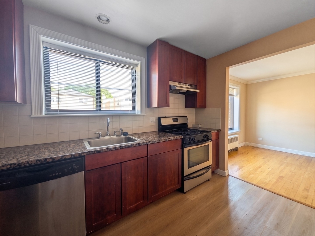 2704 W Lunt Avenue - Photo 2