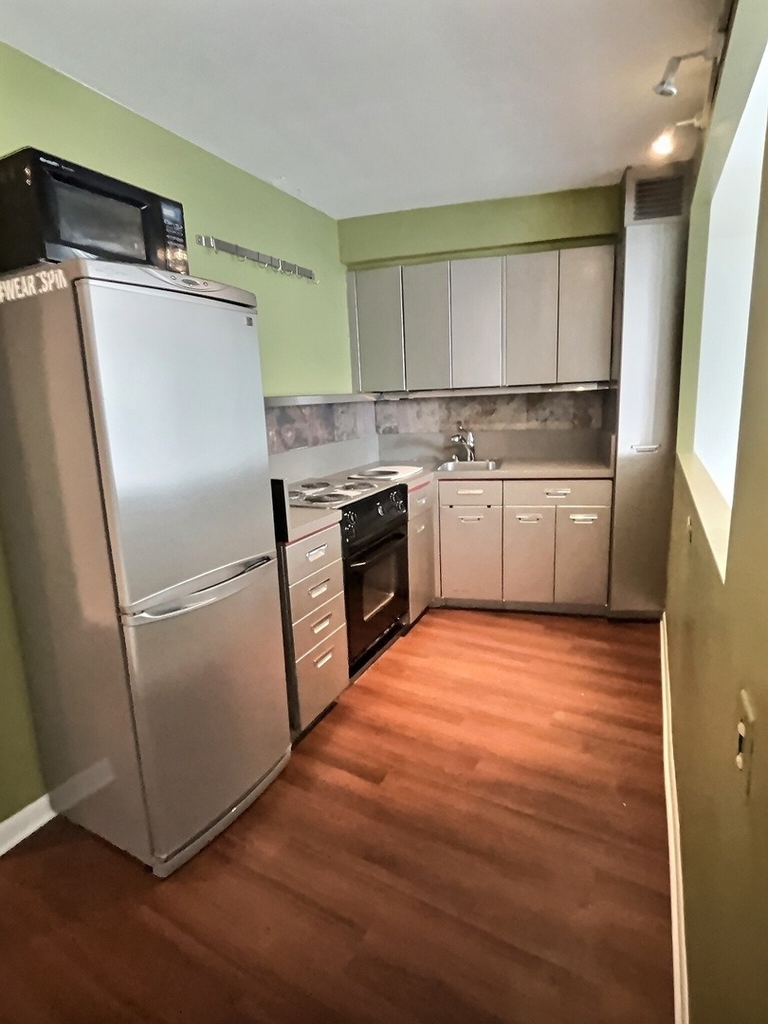 300 N State Street - Photo 5