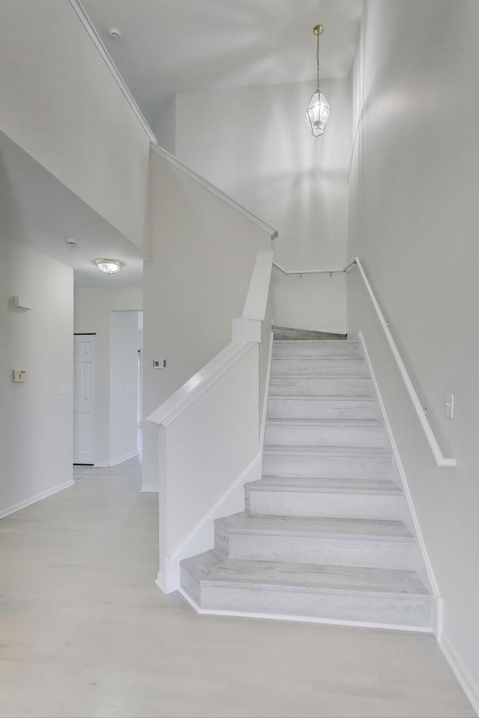 23927 Mcmullin Circle - Photo 8