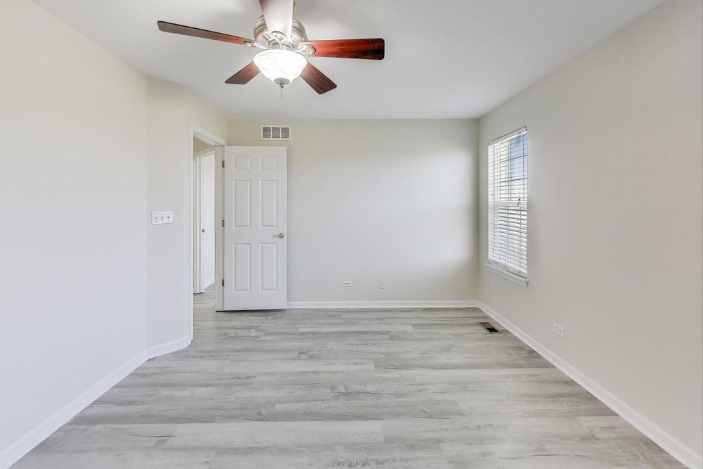 23927 Mcmullin Circle - Photo 11