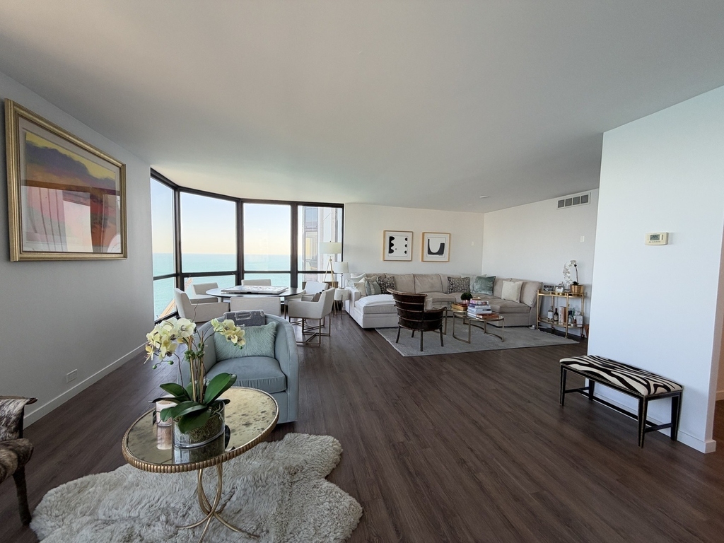 990 N Lake Shore Drive - Photo 3