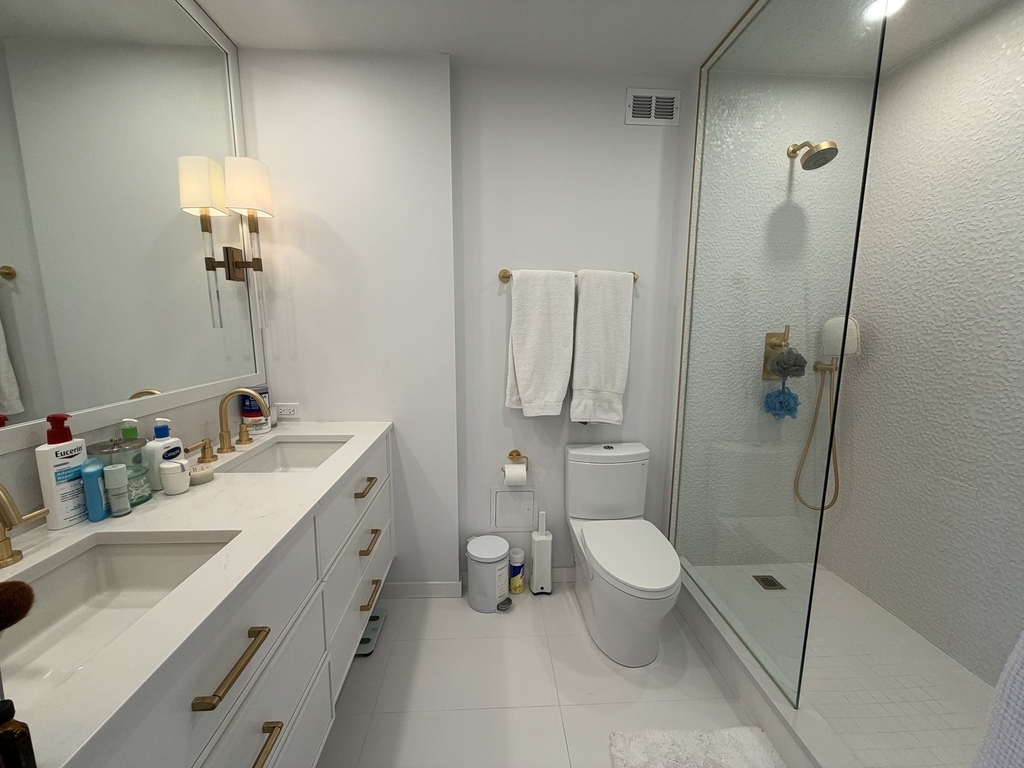 990 N Lake Shore Drive - Photo 18
