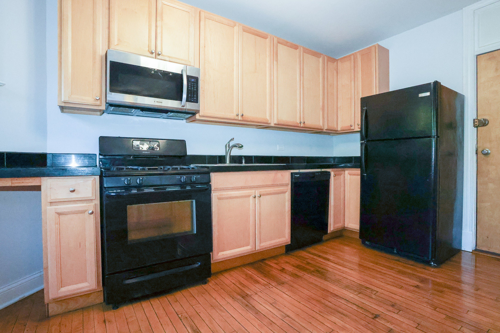 901 W Sheridan Road - Photo 4