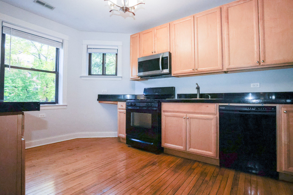 901 W Sheridan Road - Photo 3