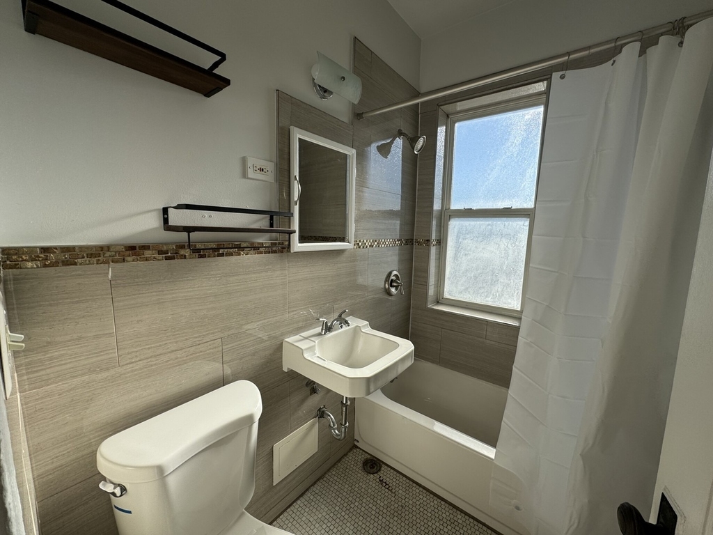 2712 N Milwaukee Avenue - Photo 3
