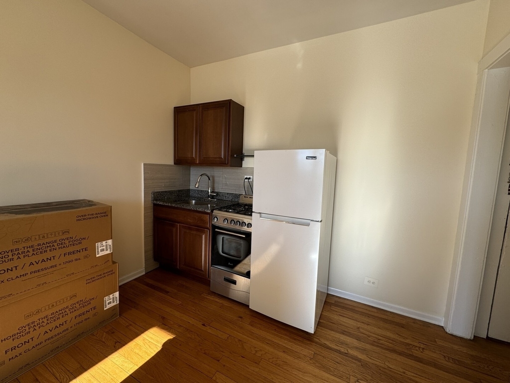 2712 N Milwaukee Avenue - Photo 1