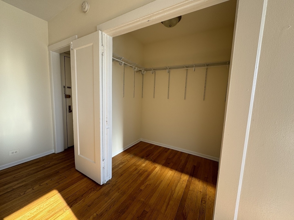 2712 N Milwaukee Avenue - Photo 4