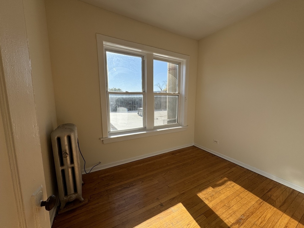 2712 N Milwaukee Avenue - Photo 2