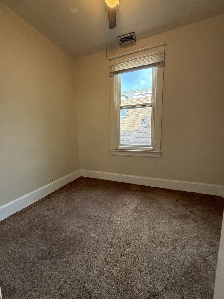 2233 N Sawyer Avenue - Photo 15