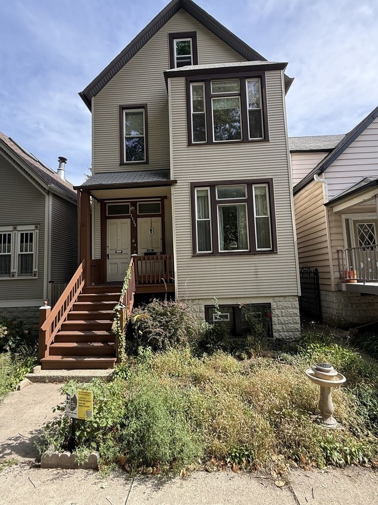 2233 N Sawyer Avenue - Photo 0