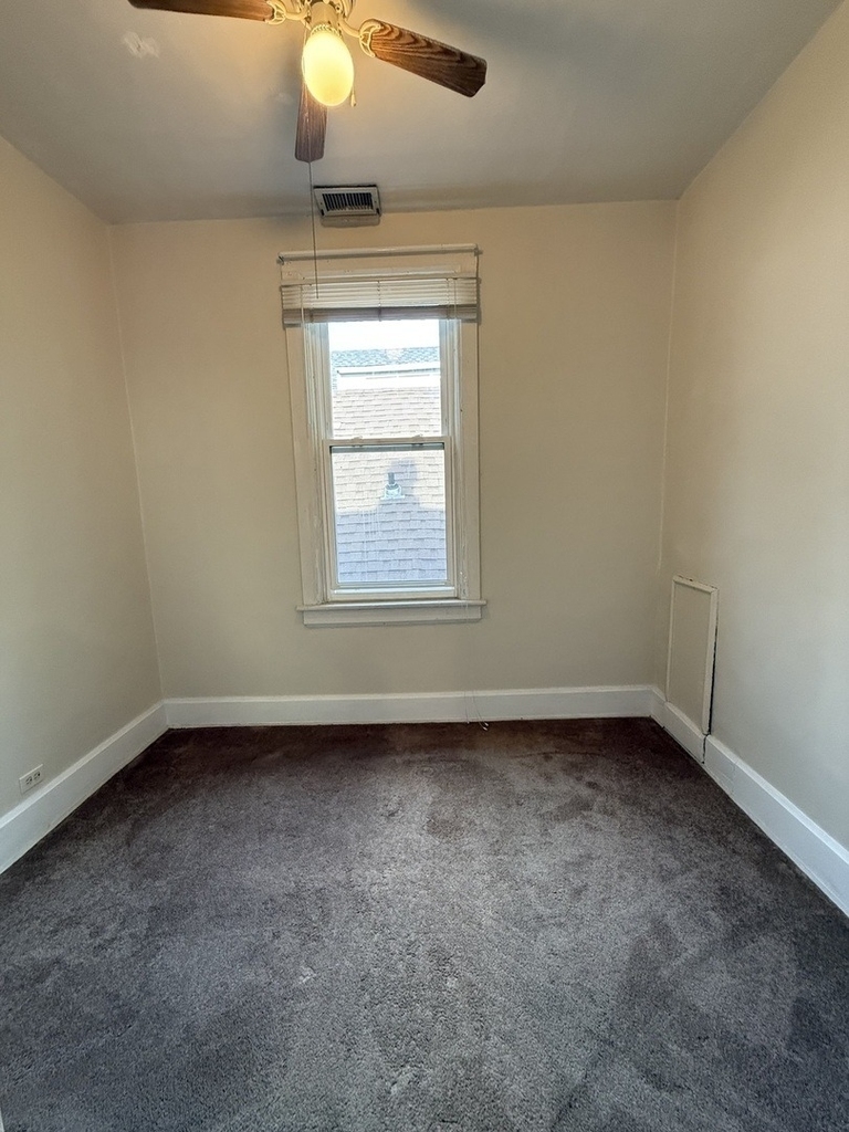 2233 N Sawyer Avenue - Photo 16