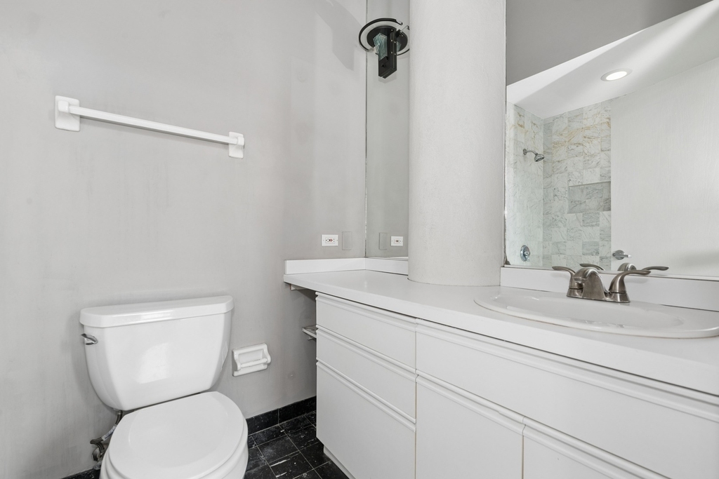 812 W Van Buren Street - Photo 12