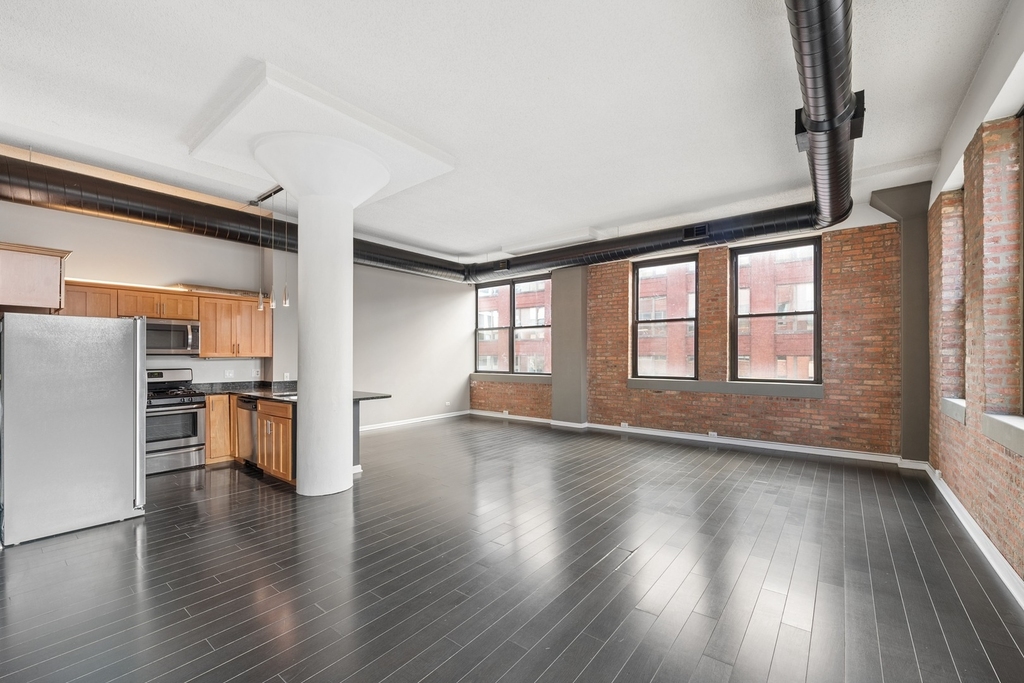 812 W Van Buren Street - Photo 2