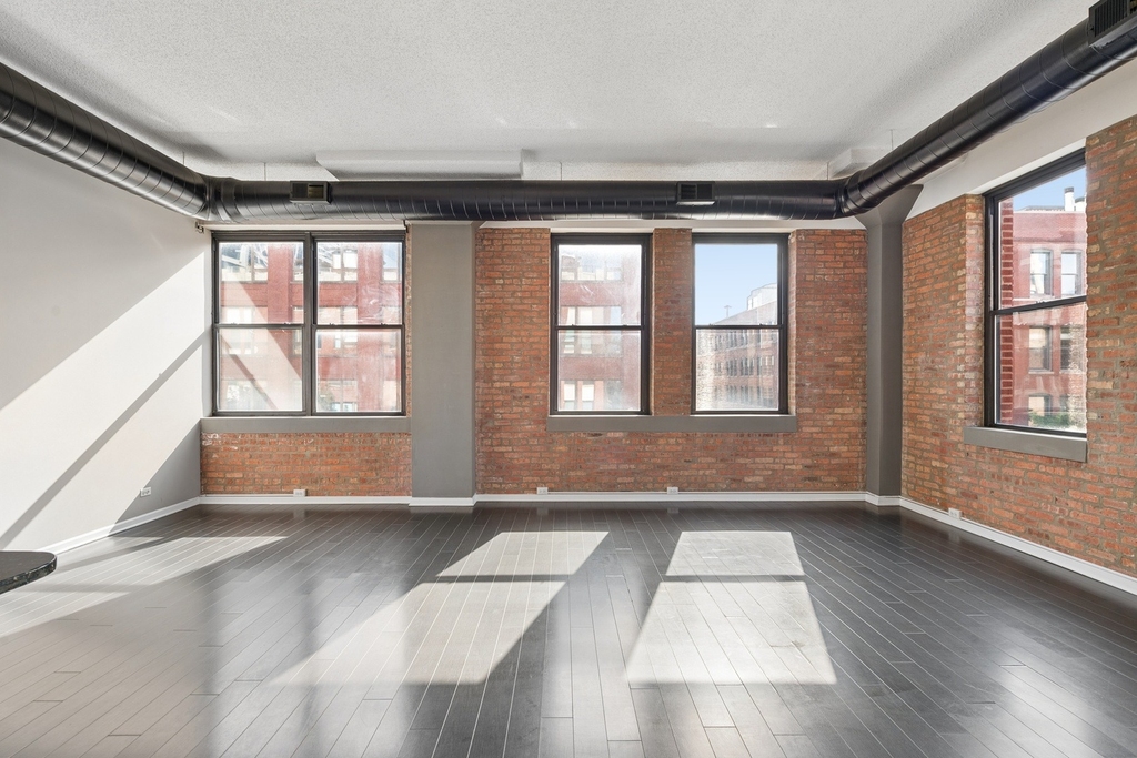812 W Van Buren Street - Photo 1