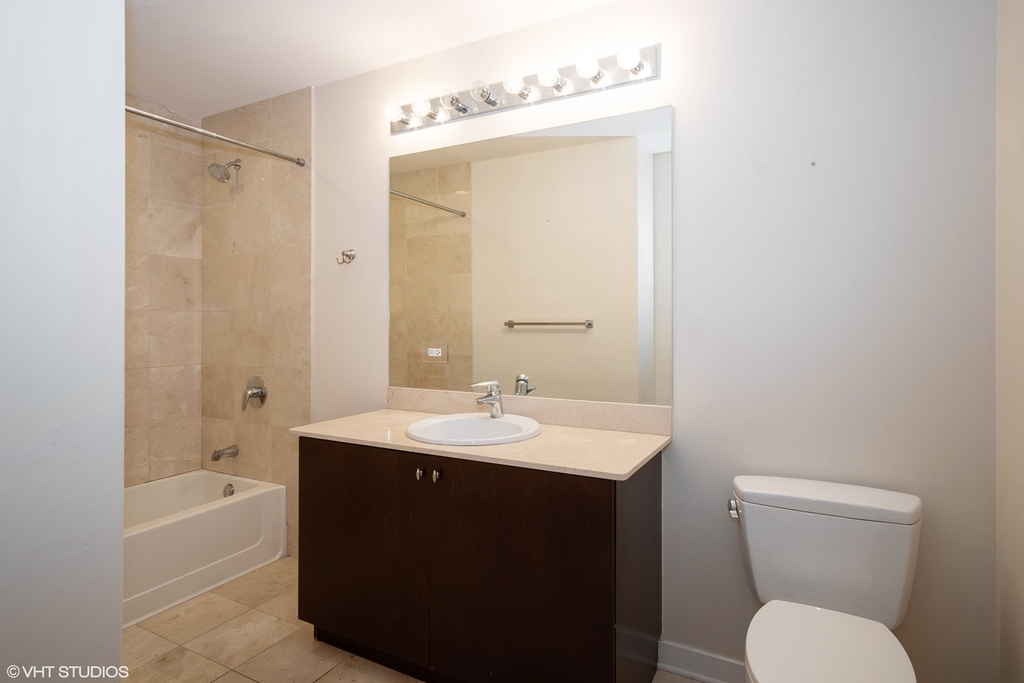 303 W Ohio Street - Photo 14