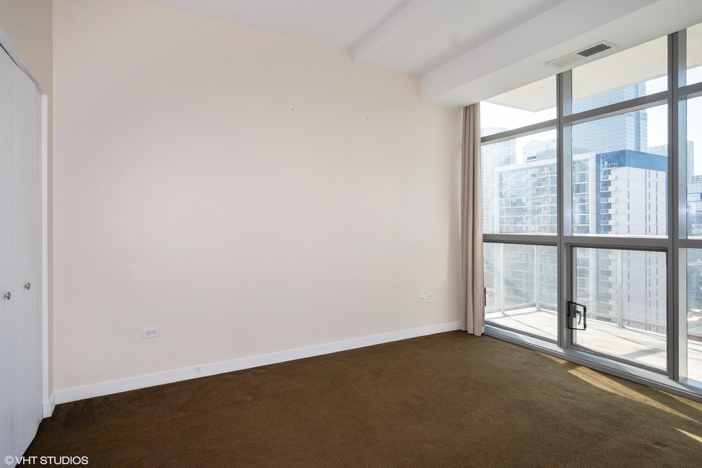 303 W Ohio Street - Photo 13