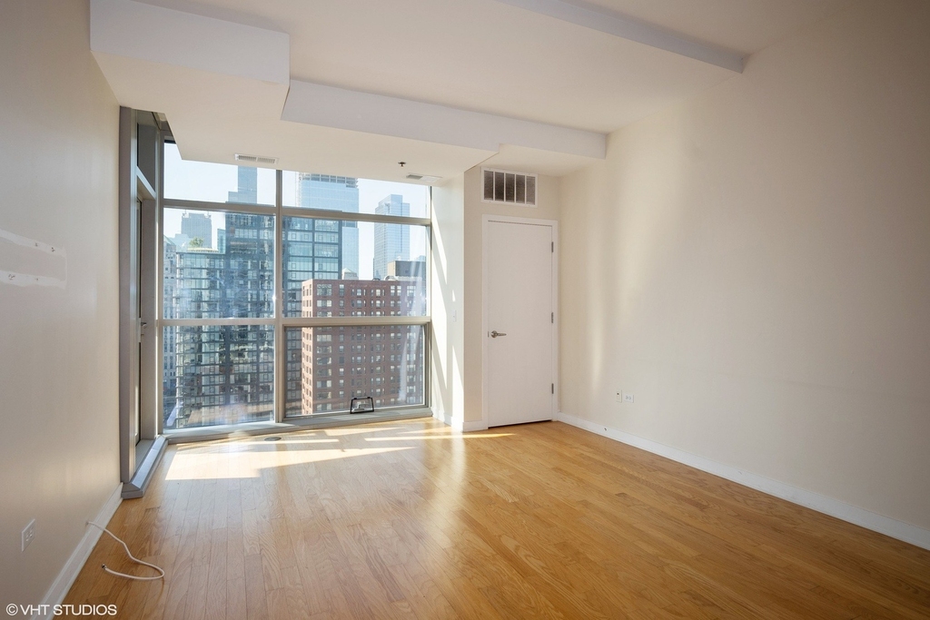 303 W Ohio Street - Photo 10