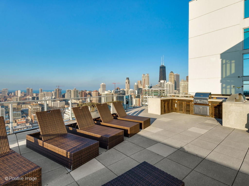 303 W Ohio Street - Photo 1