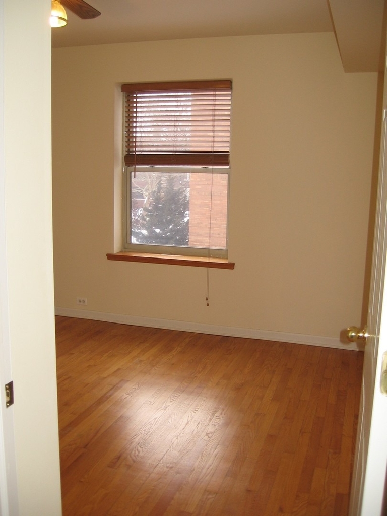 4935 N Wolcott Avenue - Photo 2