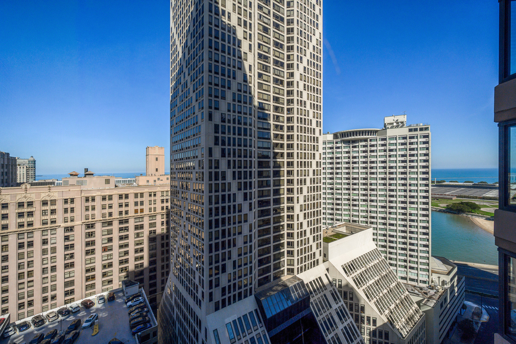 401 E Ontario Street - Photo 18