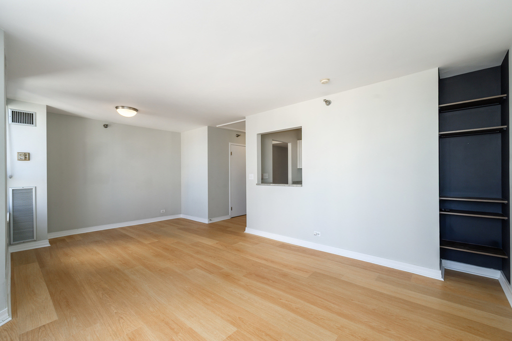 401 E Ontario Street - Photo 11