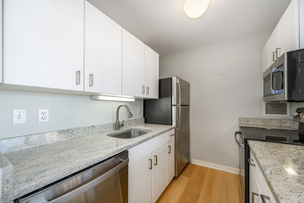 401 E Ontario Street - Photo 9
