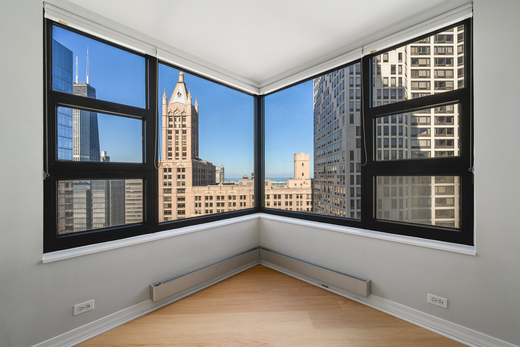 401 E Ontario Street - Photo 2