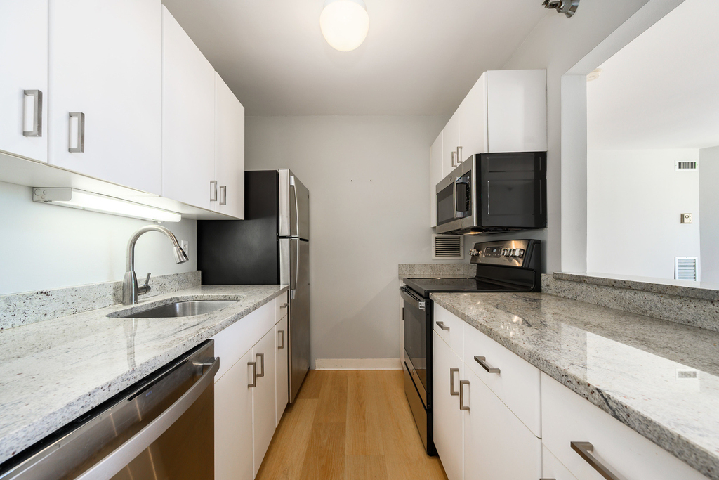 401 E Ontario Street - Photo 7