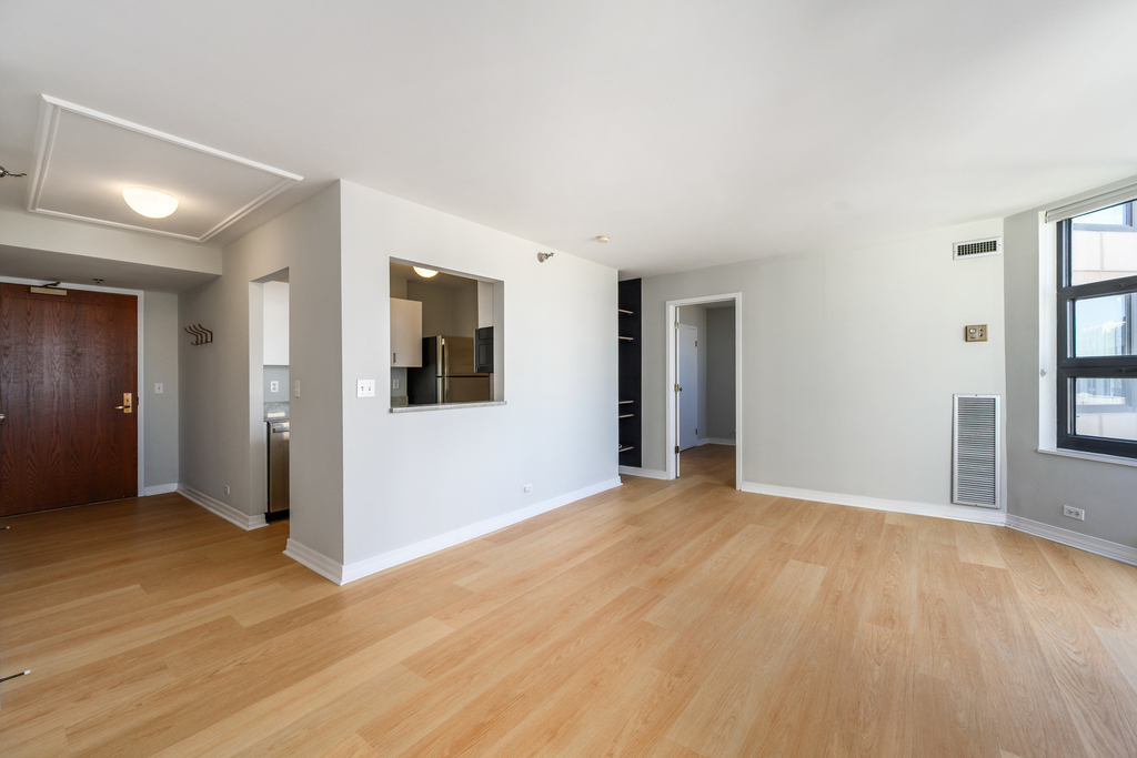 401 E Ontario Street - Photo 10