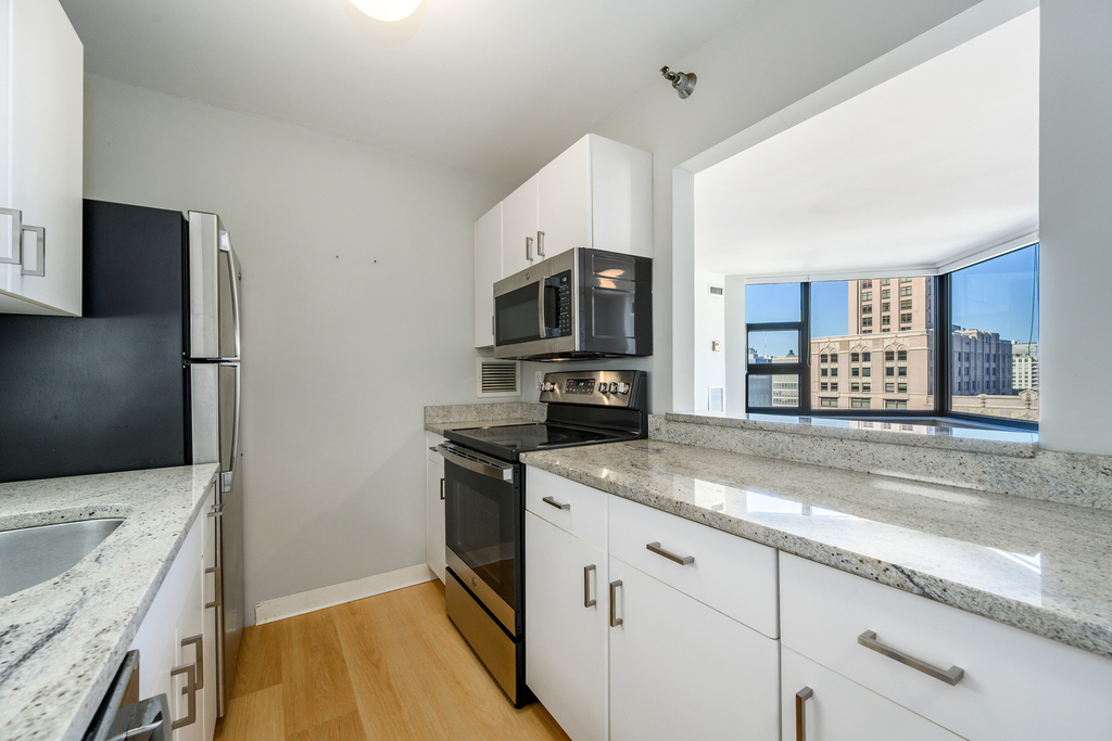 401 E Ontario Street - Photo 8